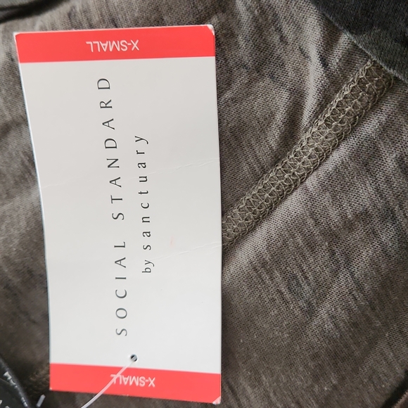 Social Standard by Sanctuary "Dylan Scoop Tee" Mother Earth Camo sz XS W-594 - Picture 8 of 8